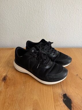 Women’s Vionic Black Lightweight Athletic Sneakers